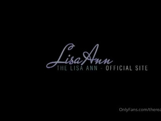 thereallisaan skinny beauty jerks off in her shower