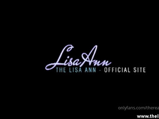 thereallisaan Entertaining chick