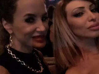 thereallisaan wonderful cam girl fucks sex toy