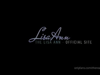 thereallisaan juicy slut fucks pussy with phallus