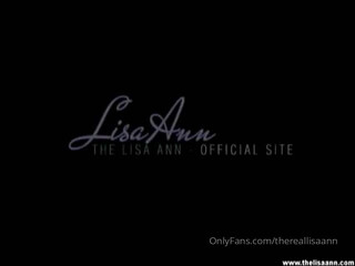 thereallisaan sexy babe plays with pussy