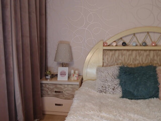 spicy_sasha test curly shy in fries