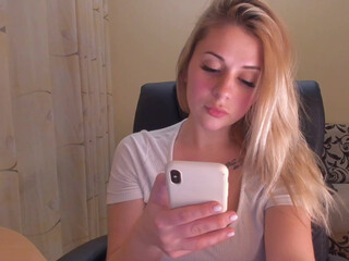 miss_sweety22 sexy babe caresses fingers