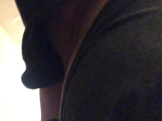 bigbootybaddie_ busty chick shows her charms
