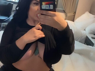 zaragox teased by her gorgeous body