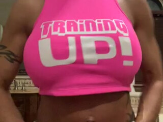 xxxjewelsjad dick shows off her shaved cunt