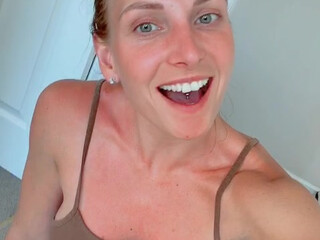 victoria may89 spicy slut caresses nipples