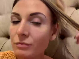 victoria may89 mature bitch spreads her sexy legs