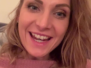 victoria may89 graceful female seduces with juicy tits