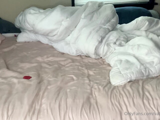 valeriewhitebb jerking off my holes