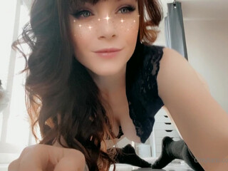 theemilylynne shy on webcam