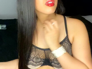 squirtingasia spectacular skin cleaves the vagina with a large dildo