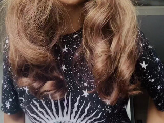 sophieroseofficialblu fingering her pussy