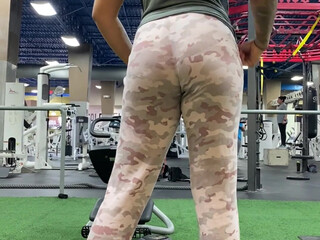 simmithener a woman with a wide pelvis gets shaved cunt