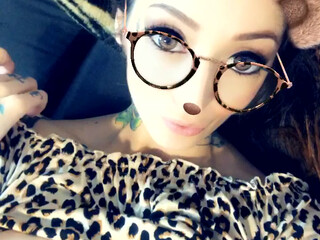 sgjacquelin blissful bitch pulls pussy