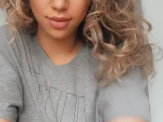 sexylexxxyp Busty brunette