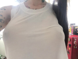 sgjacquelin hot bitch sucks dildos