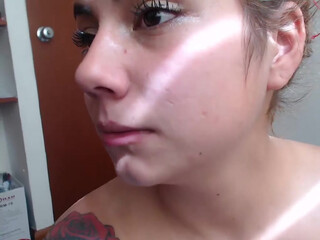 rasta_girl_ cute babe in stockings massages vagina with hand