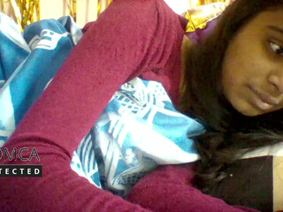 fuck_jasmine desired woman fucks herself with fingers