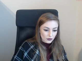 janetta_s homemade bitch performs a striptease