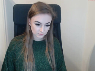 janetta_s sexy lady fucks shaved holes