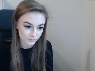janetta_s attractive babe caresses lips sex