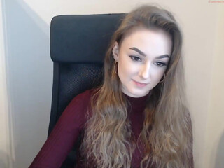 janetta_s fucks herself in the pussy with a toy