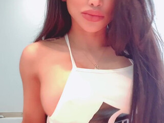 cjmiles onlyfans shows off her milking