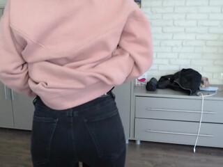 candymini juicy babe fucks her shaved pussy