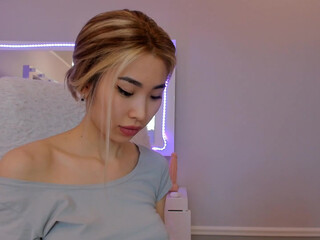 assuri_yu three fingers into the vagina