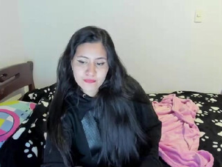 sexcist gorgeous babe fucks her shaved pussy