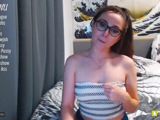 littlee33 shy teen masturbates pussy with sex toy