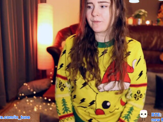 in_tune chick eagerly absorbs dildo