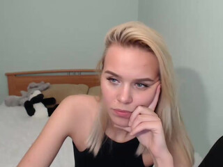 emma_diamond Busty latina