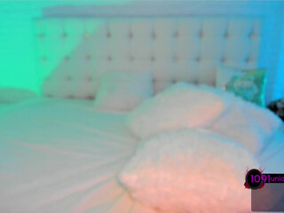 debralee sweet women dance naked