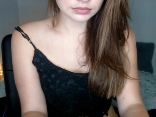 _sweet_flower cute chick shows off gorgeous body