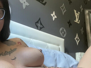 whitechinnaak bitch with big tits rides vagina toy