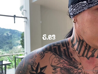 unacakez attractive chick is pounded with a bottle in the ass.