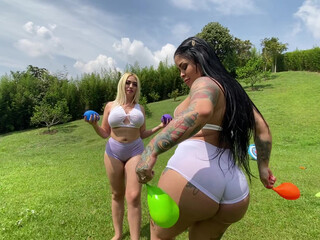 unacakez slutty chicks lick their cunt