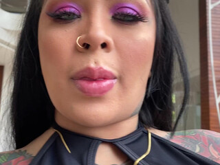 unacakez fascinating girl masturbating fingers