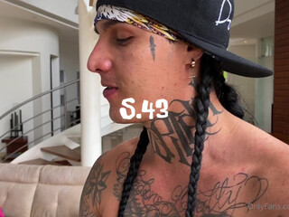 unacakez slutty slut masturbates shaved pussy