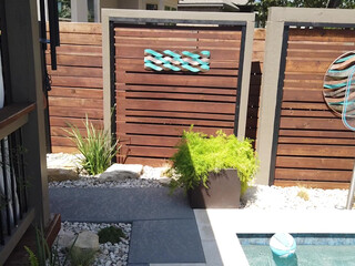 deauxma Fishnet brunette