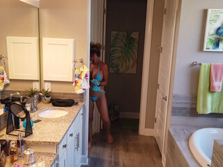 deauxma exquisite bitch pulls pussy