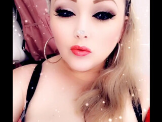 bunnydelacruz69 experienced woman paws lips sex