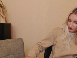 _ariana_grande__ chaturbate dark haired babe fucks pussy