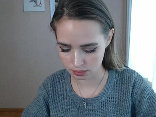 pine_apple_tites chaturbate cute confused jerks off