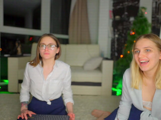 _cutelovegirl_ chaturbate runet wriggles in front of webcam