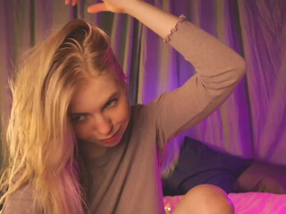 blondie_sophie chaturbate fingering her pussy