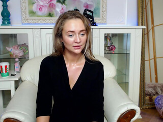 lucia_evans chaturbate naughty prankster kneads both holes