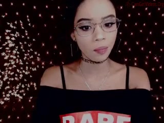 shiisundai myfreecams modest babe tickles clit